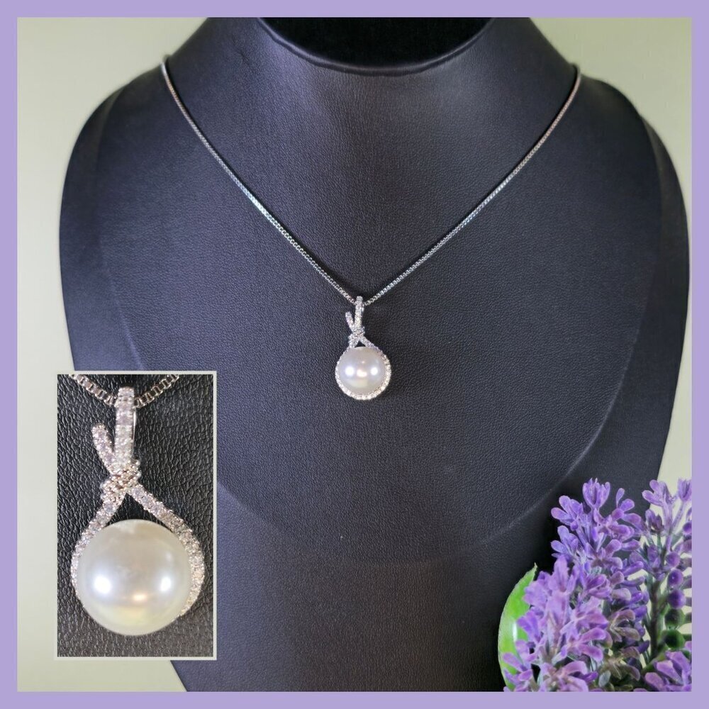 Faux Pearl & Cubic Zirconia Pendant 18" Necklace‎ (NWOT)